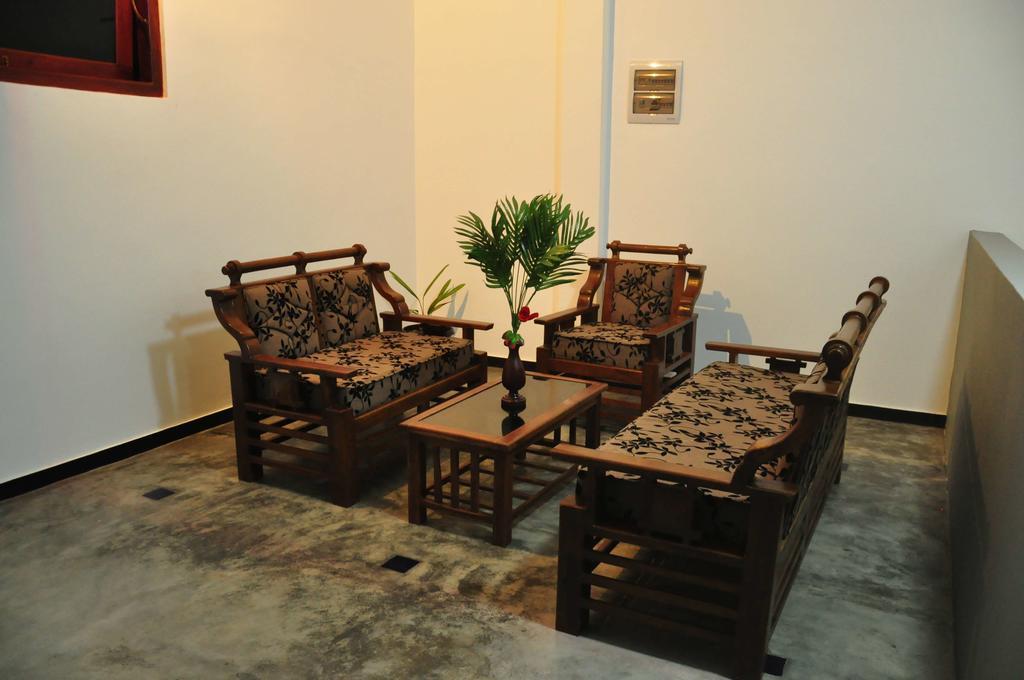 אונה ואטונה Asantha Guest House מראה חיצוני תמונה