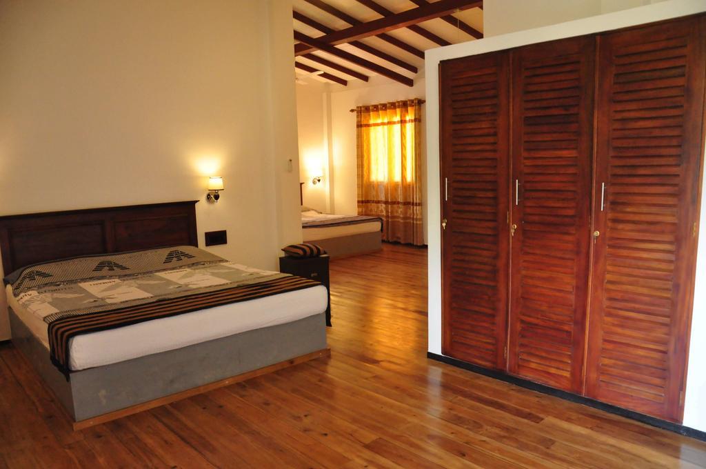 אונה ואטונה Asantha Guest House חדר תמונה