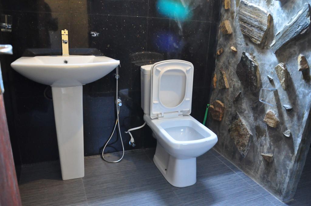 אונה ואטונה Asantha Guest House חדר תמונה