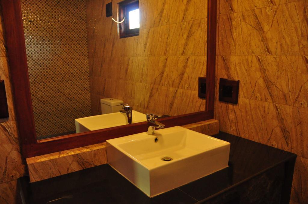 אונה ואטונה Asantha Guest House חדר תמונה