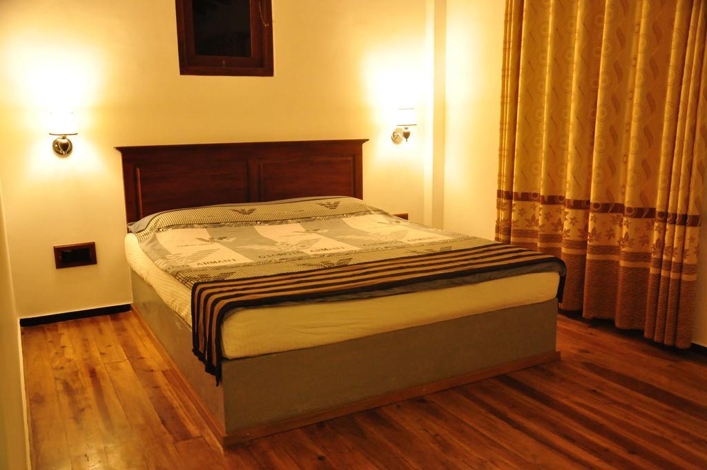 אונה ואטונה Asantha Guest House חדר תמונה