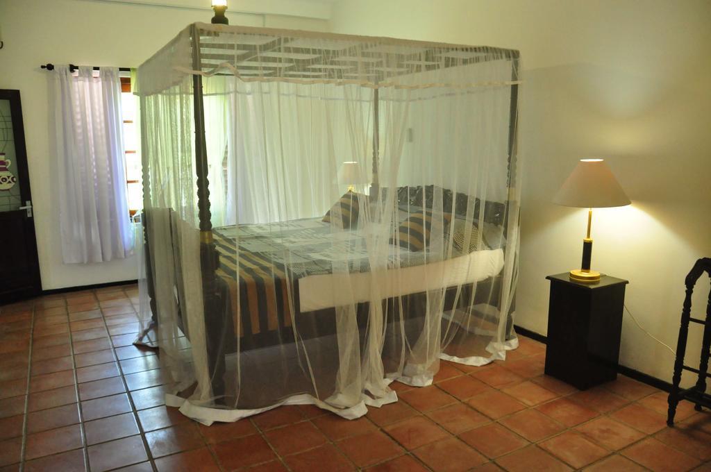 אונה ואטונה Asantha Guest House חדר תמונה