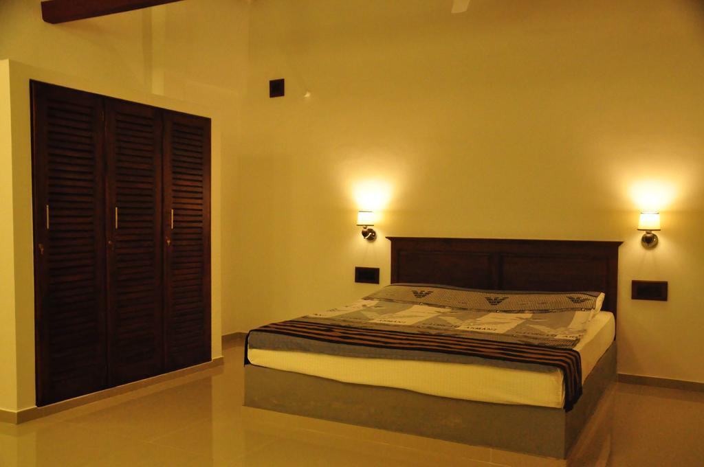 אונה ואטונה Asantha Guest House חדר תמונה