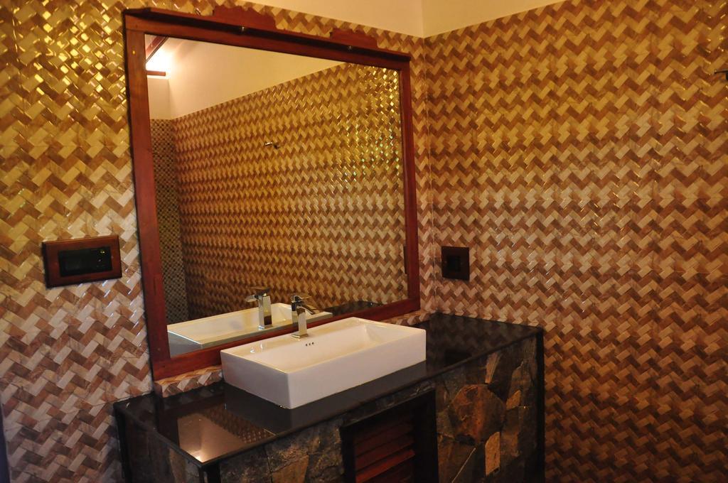אונה ואטונה Asantha Guest House חדר תמונה
