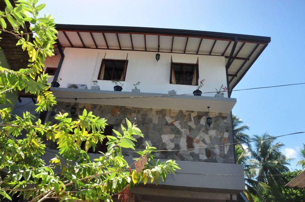 אונה ואטונה Asantha Guest House מראה חיצוני תמונה