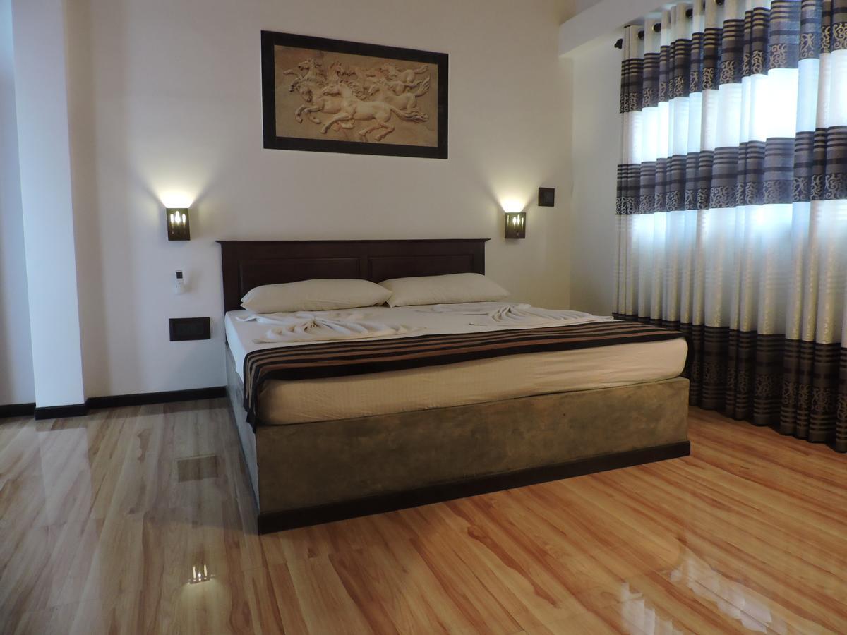 אונה ואטונה Asantha Guest House מראה חיצוני תמונה