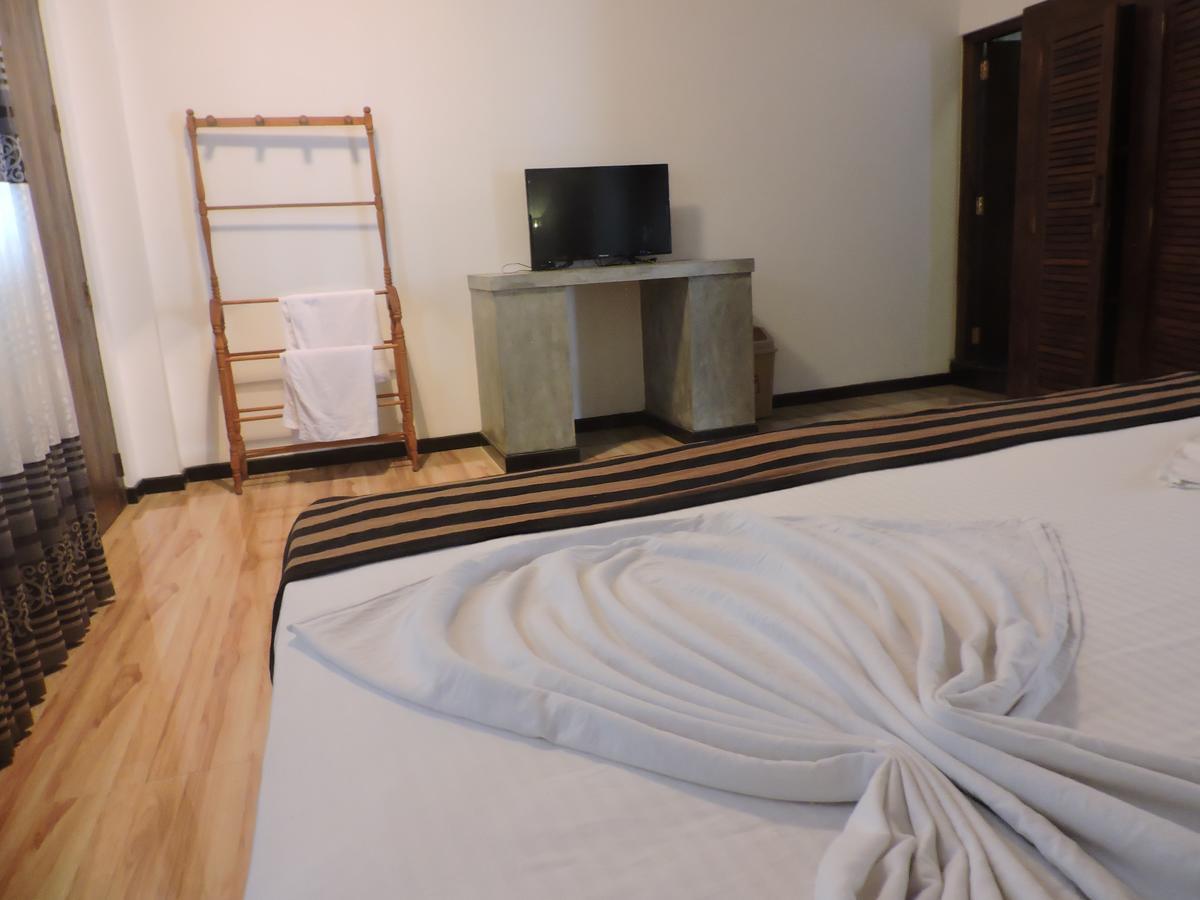 אונה ואטונה Asantha Guest House מראה חיצוני תמונה